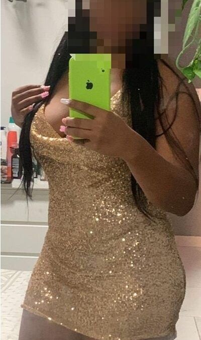 SOY DULCE UNA CHICA MORENITA DE 23 AÑOS (4 FOTOS)